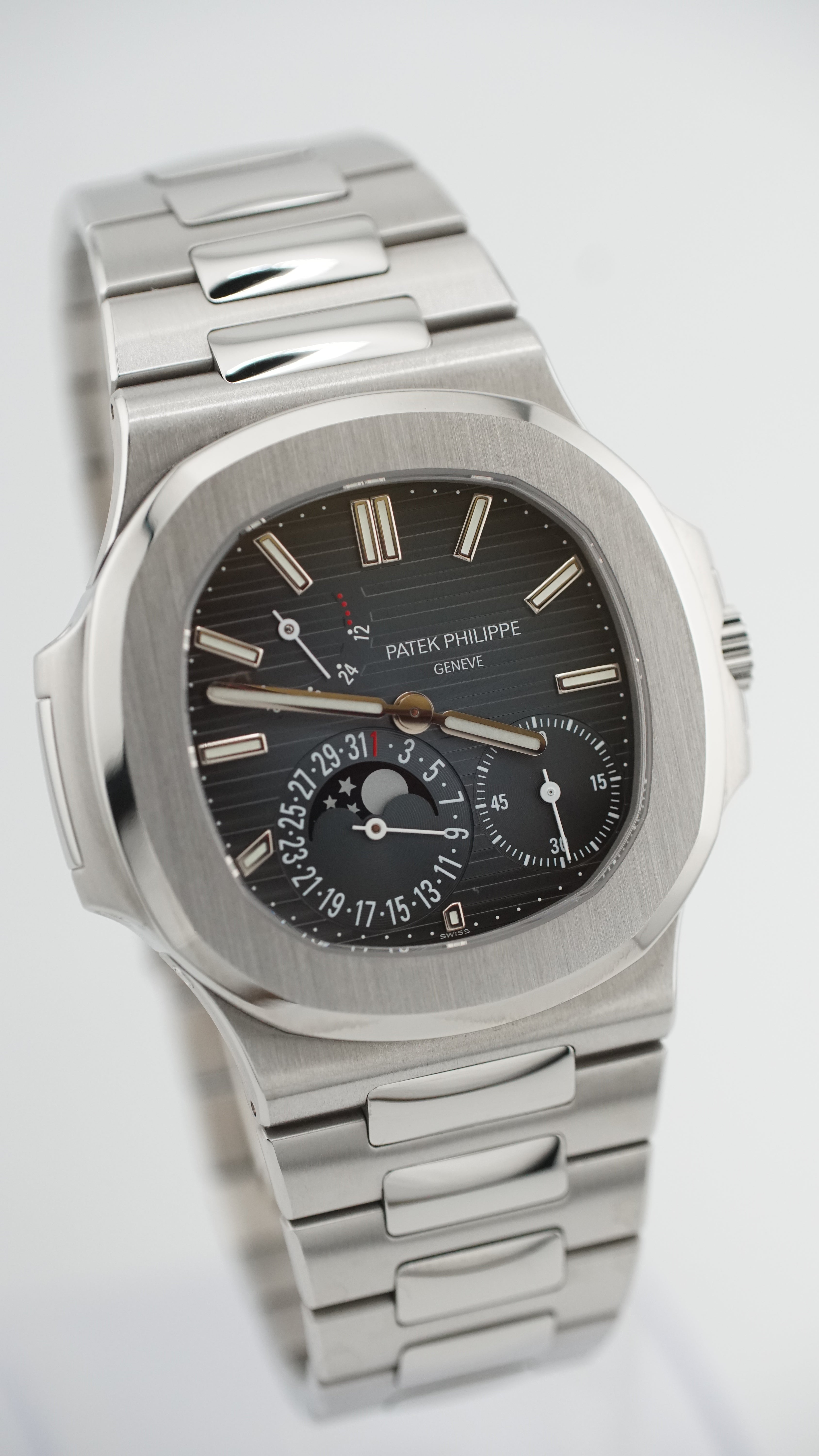 Patek Philippe Nautilus 5712 (Box & Papers)