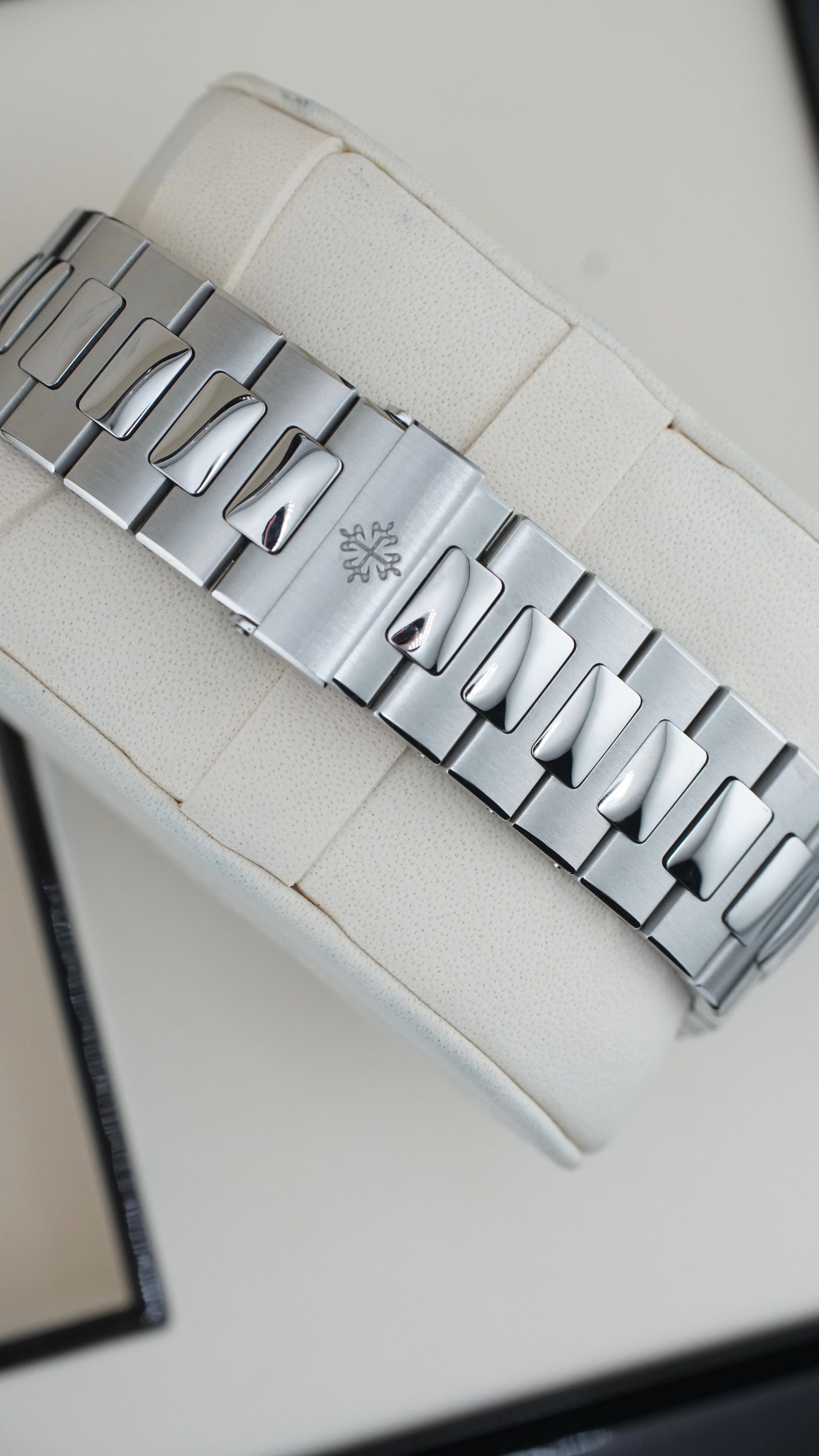 Patek Philippe Nautilus 5712 (Box & Papers)