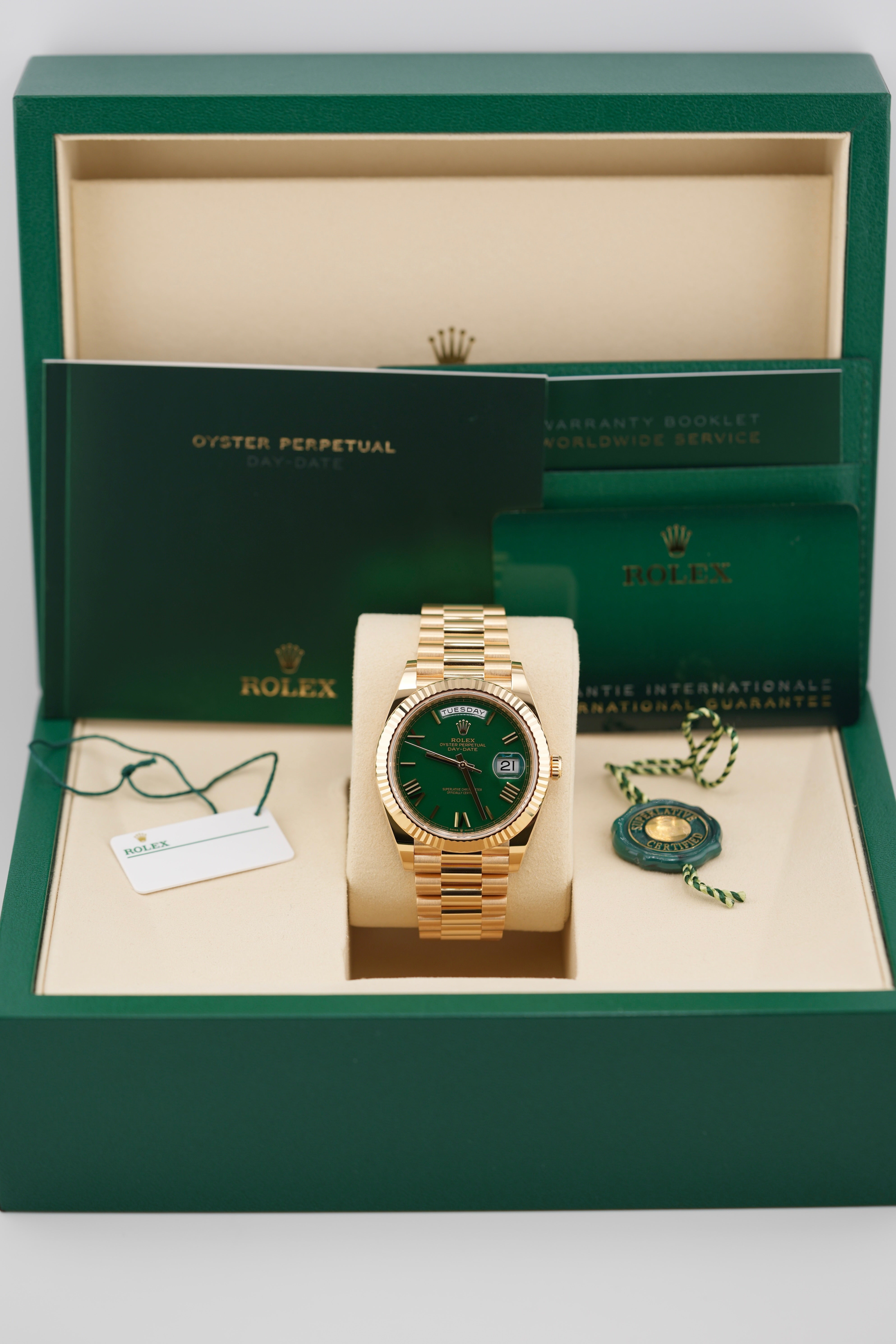 Rolex Day-date 40MM 228238 "Money Green" (2026 Box & Papers)
