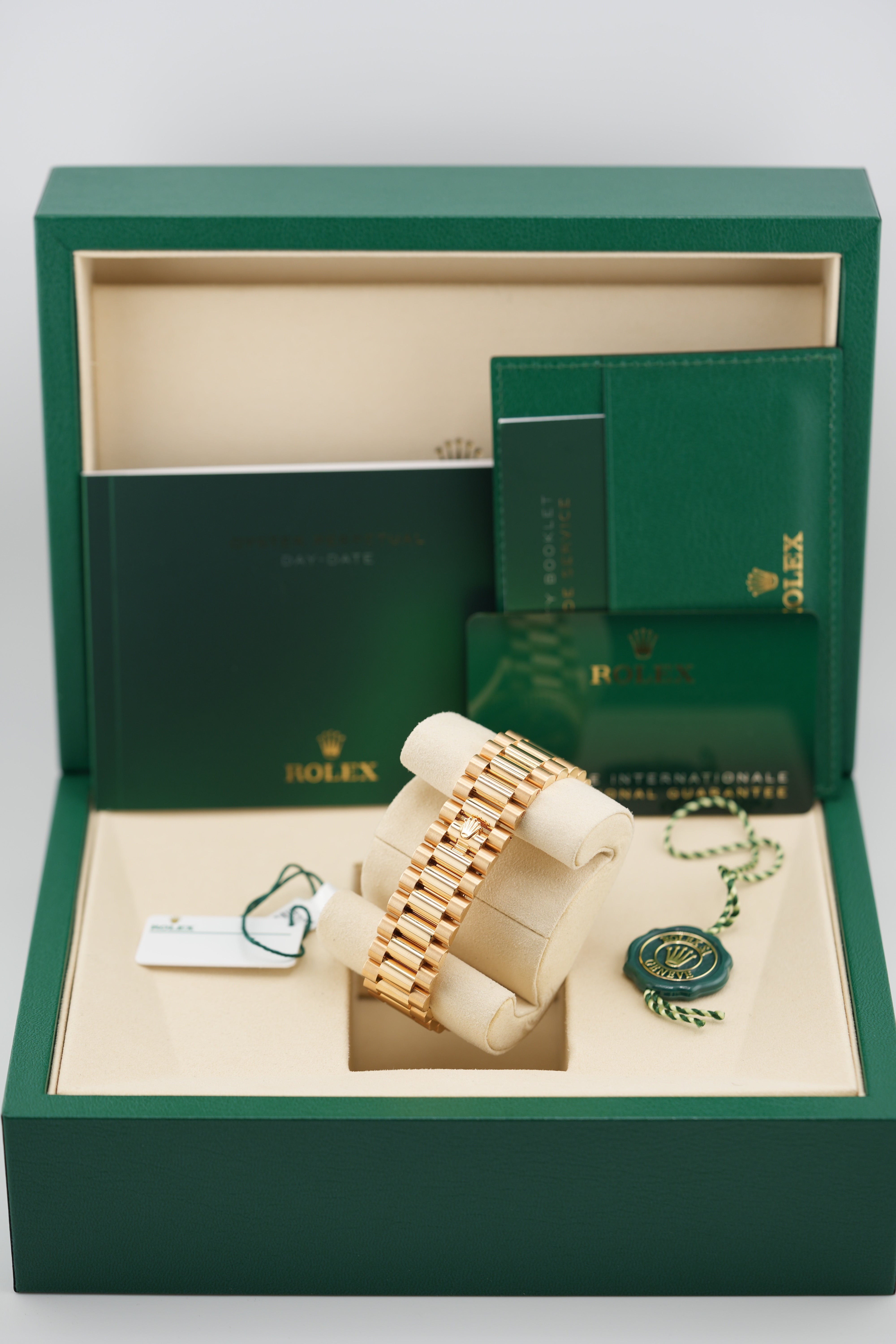 Rolex Day-date 40MM 228238 "Money Green" (2025 Box & Papers)