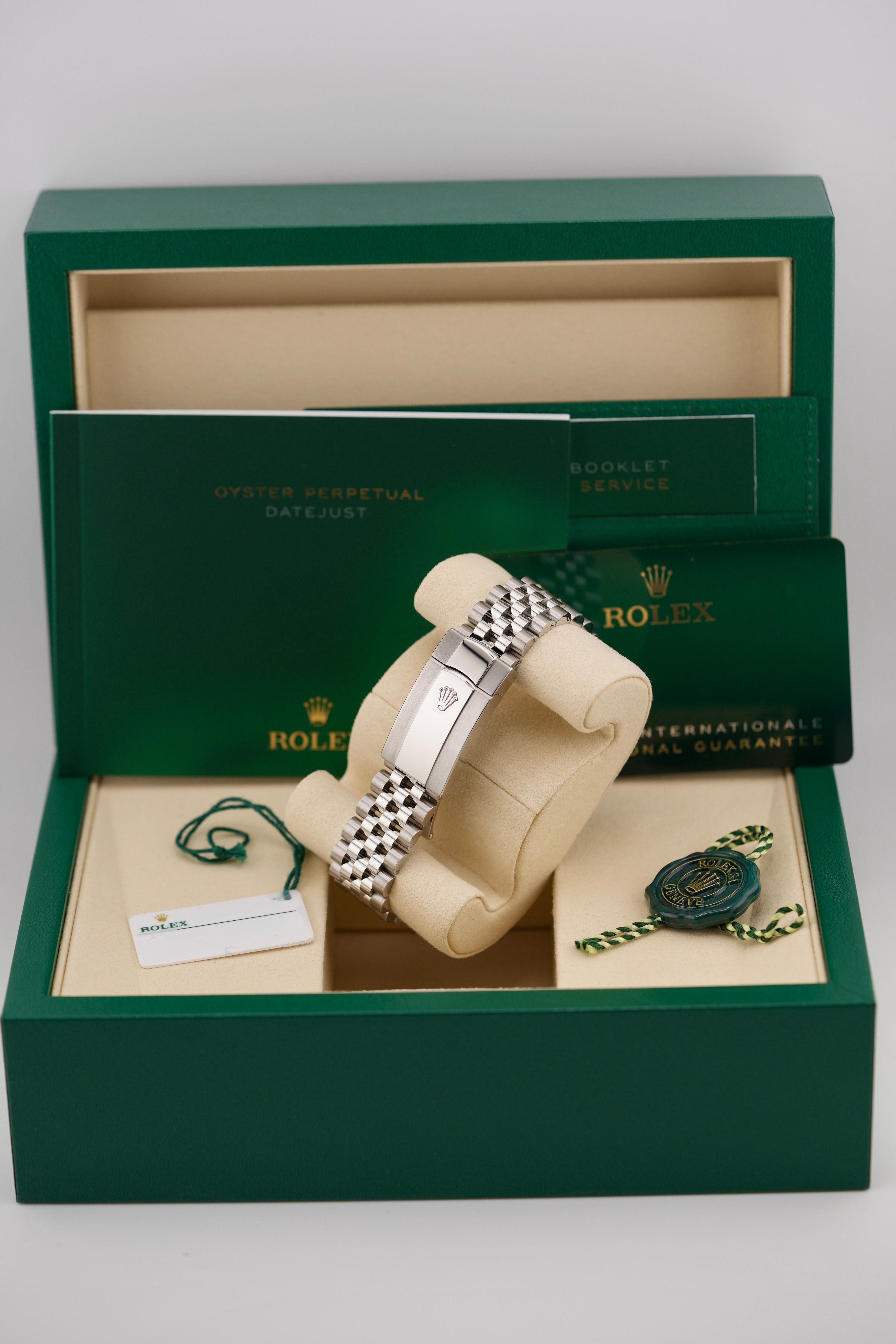 Rolex Datejust 41mm 126300 "Wimbeldon" (2026 UNWORN Box & Papers)