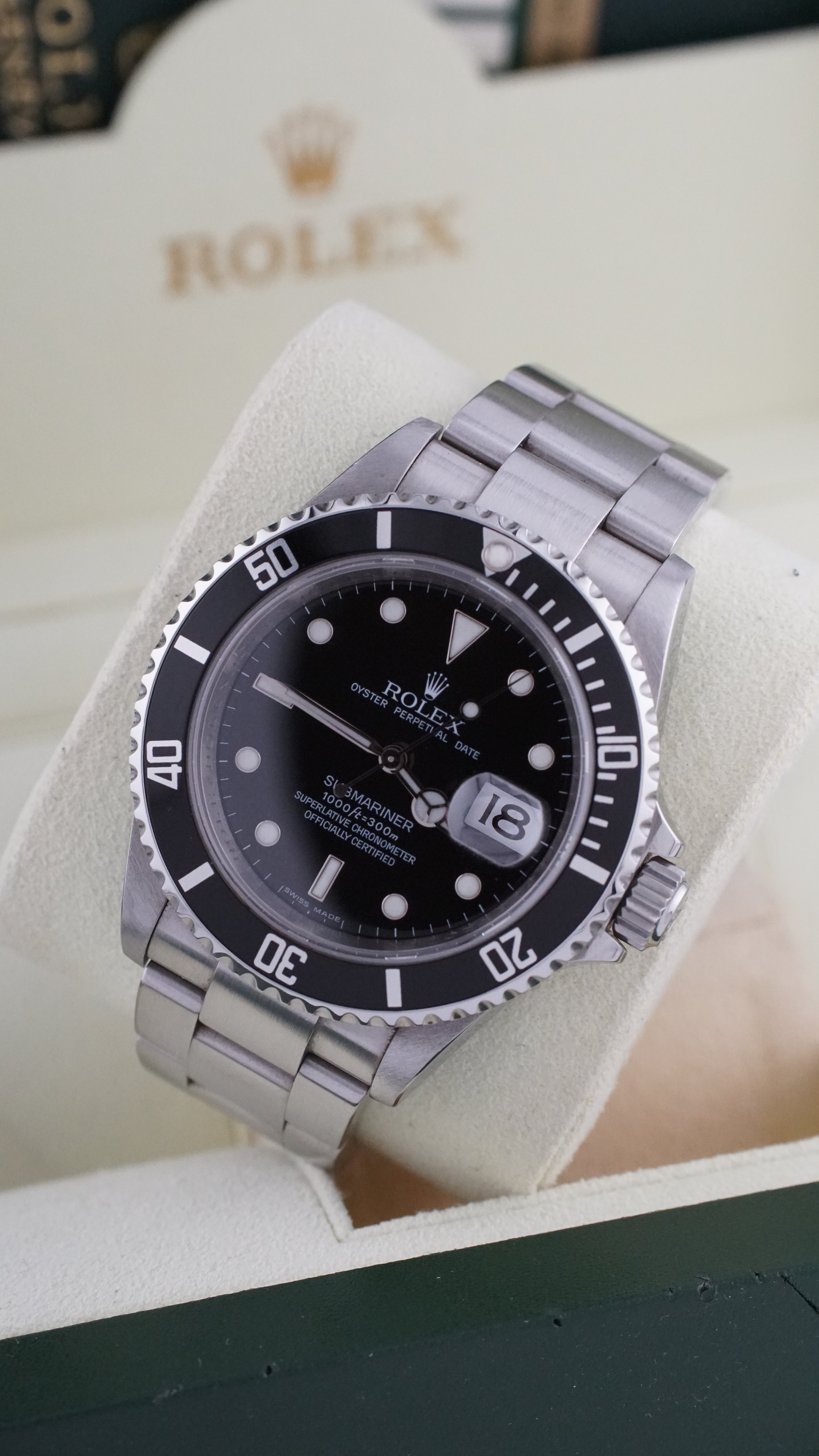 Rolex Submariner 16610LN "Engraved Rehaut" (Box & Papers 2007)