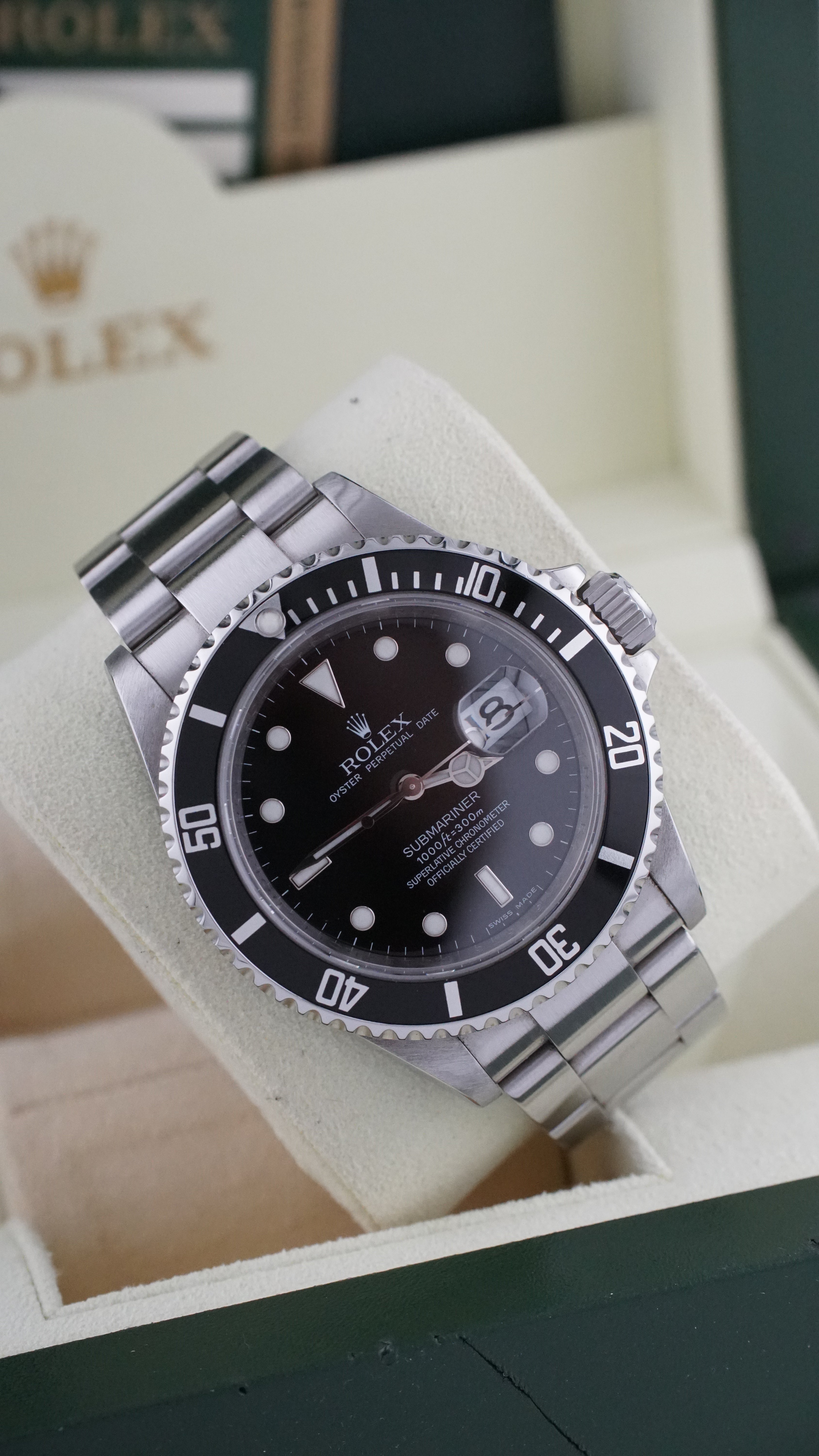 Rolex Submariner 16610LN "Engraved Rehaut" (Box & Papers 2007)