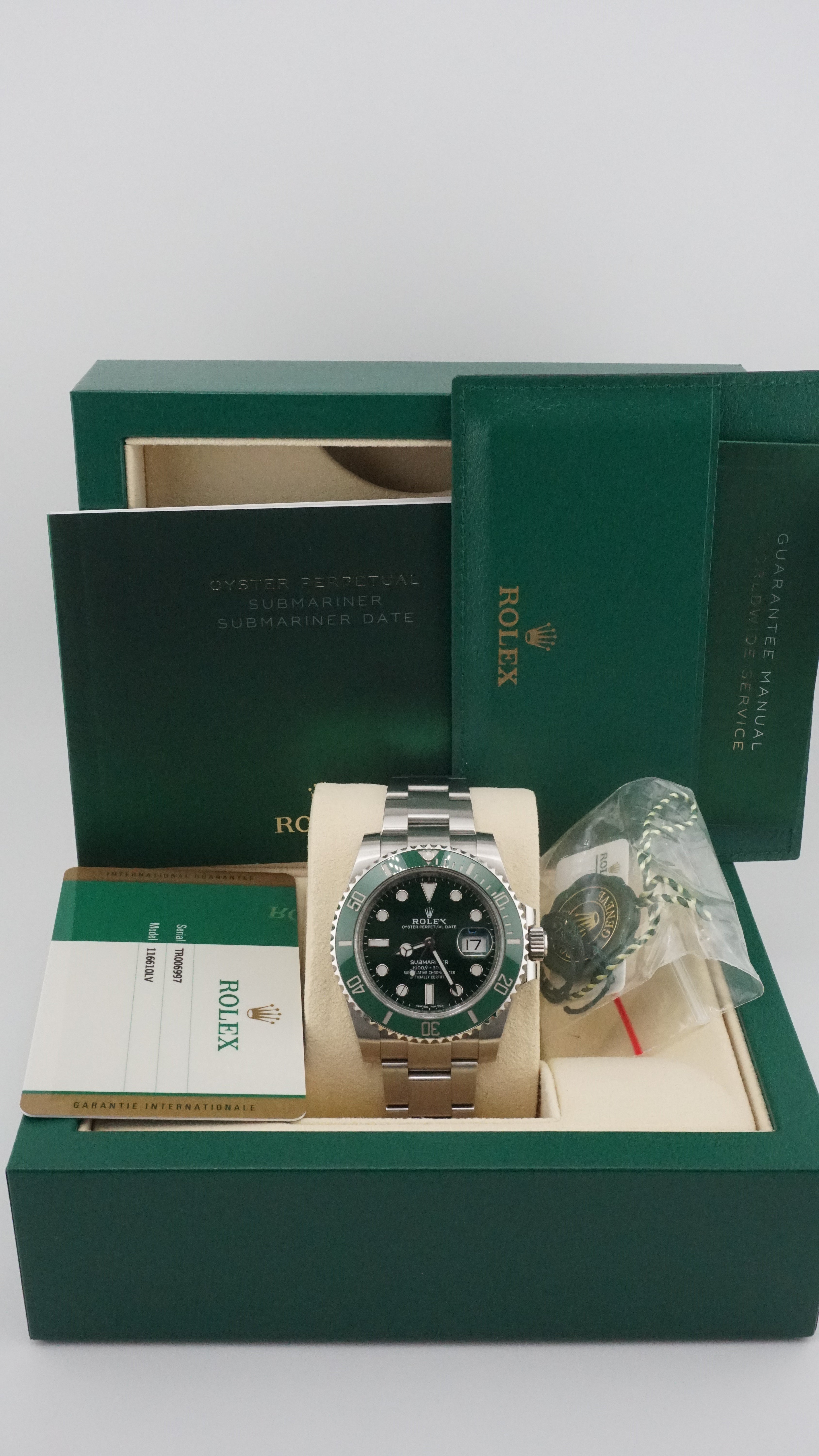 Rolex Submariner 116610LV "Hulk" (2017 Box & Papers)