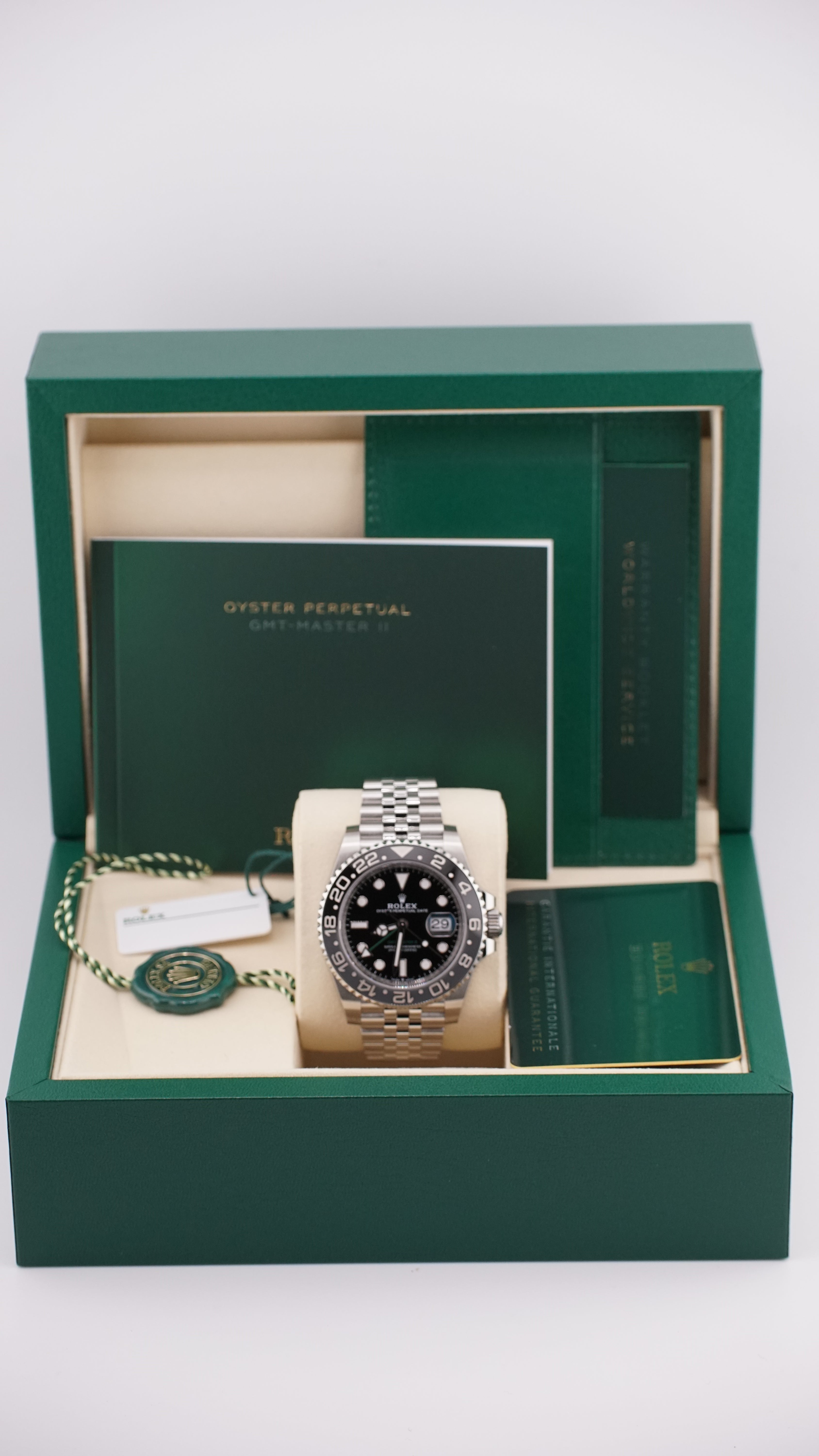 Rolex GMT Master 126710GRNR "Bruce Wayne" (2025 NEW Box & Papers)