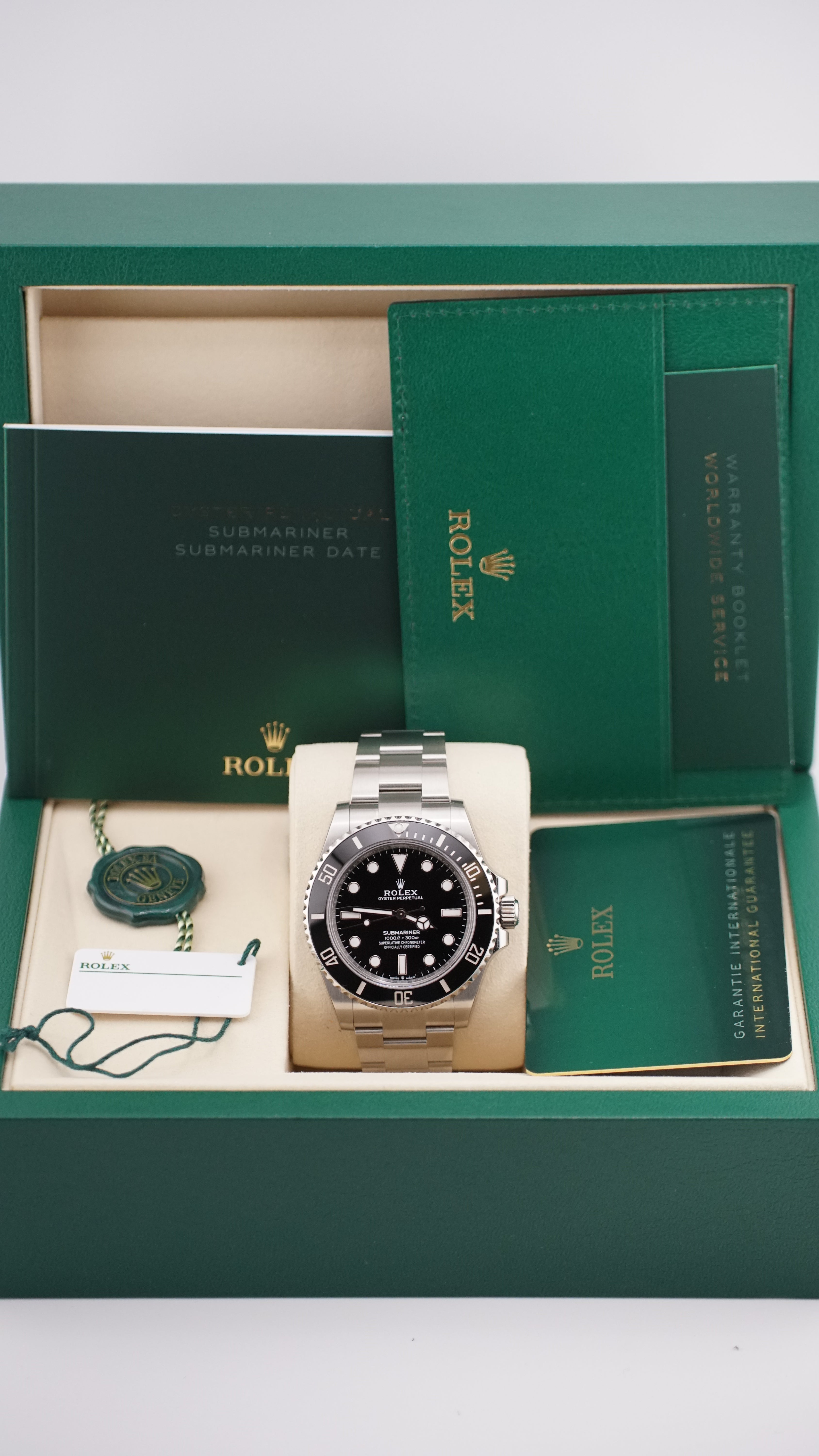 Rolex Submariner No-date 124060 (2025 FULL STICKERS NEW BOX & PAPERS)