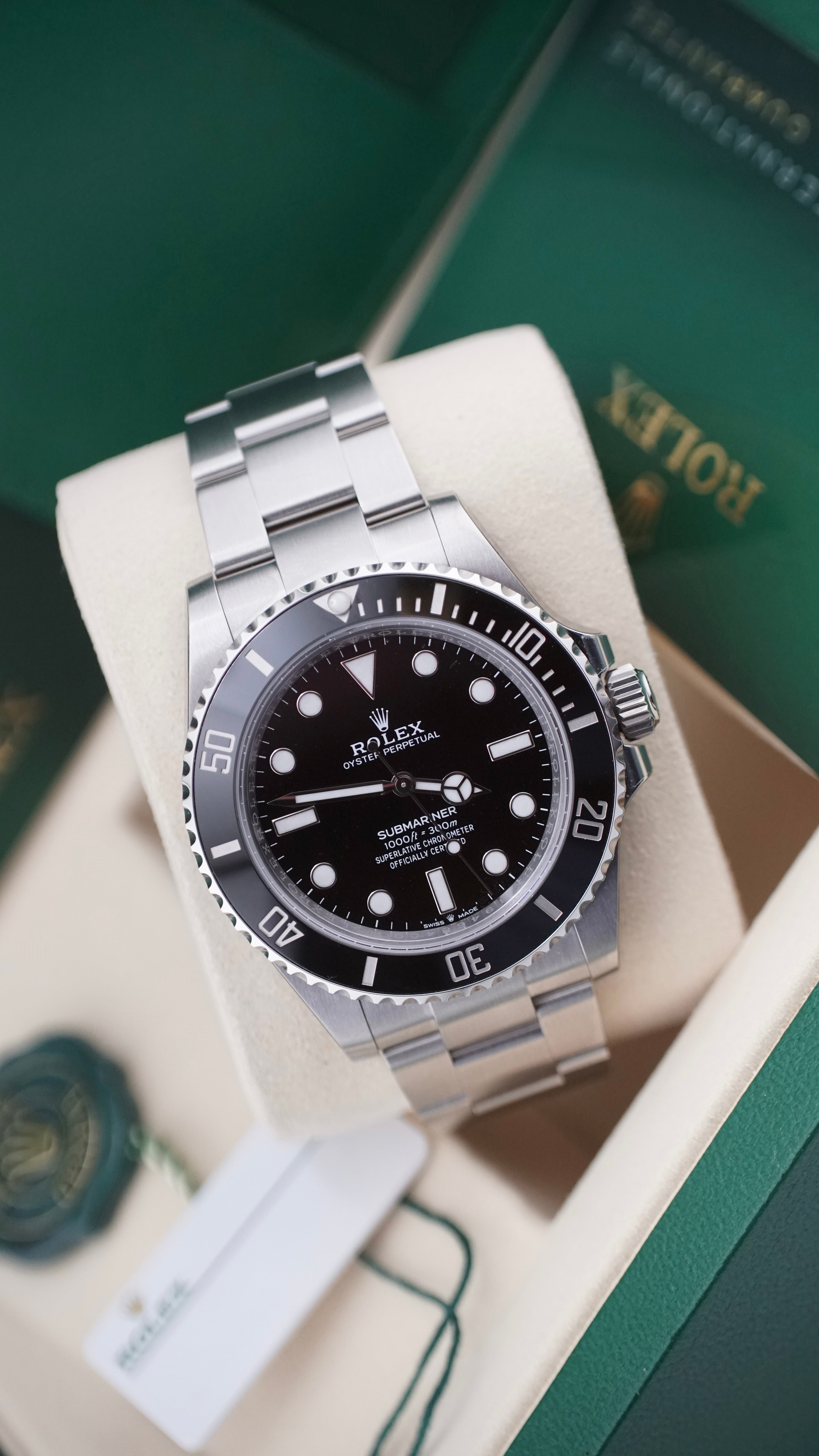 Rolex Submariner No-date 124060 (2025 FULL STICKERS NEW BOX & PAPERS)