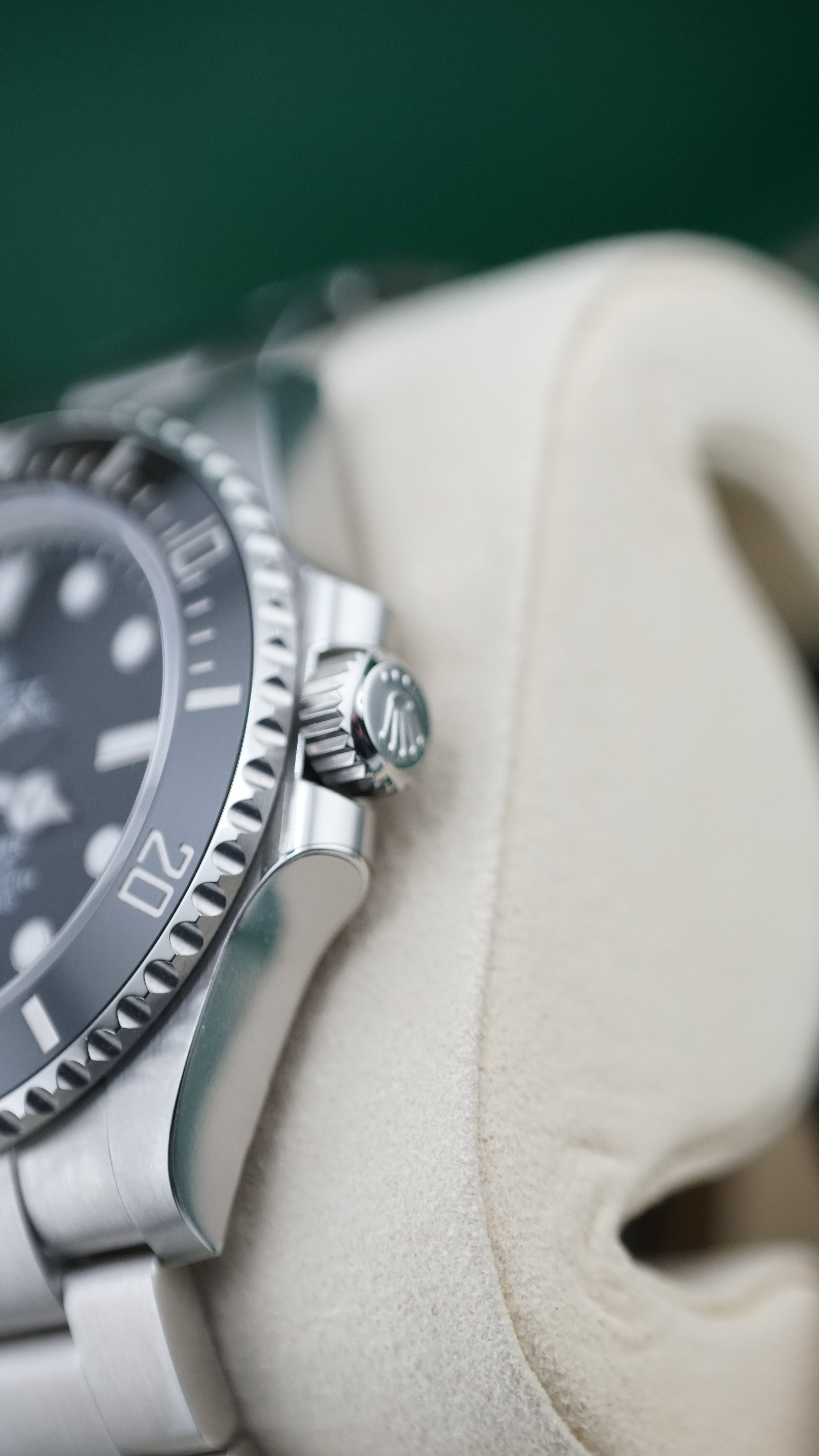 Rolex Submariner No-date 124060 (2025 FULL STICKERS NEW BOX & PAPERS)