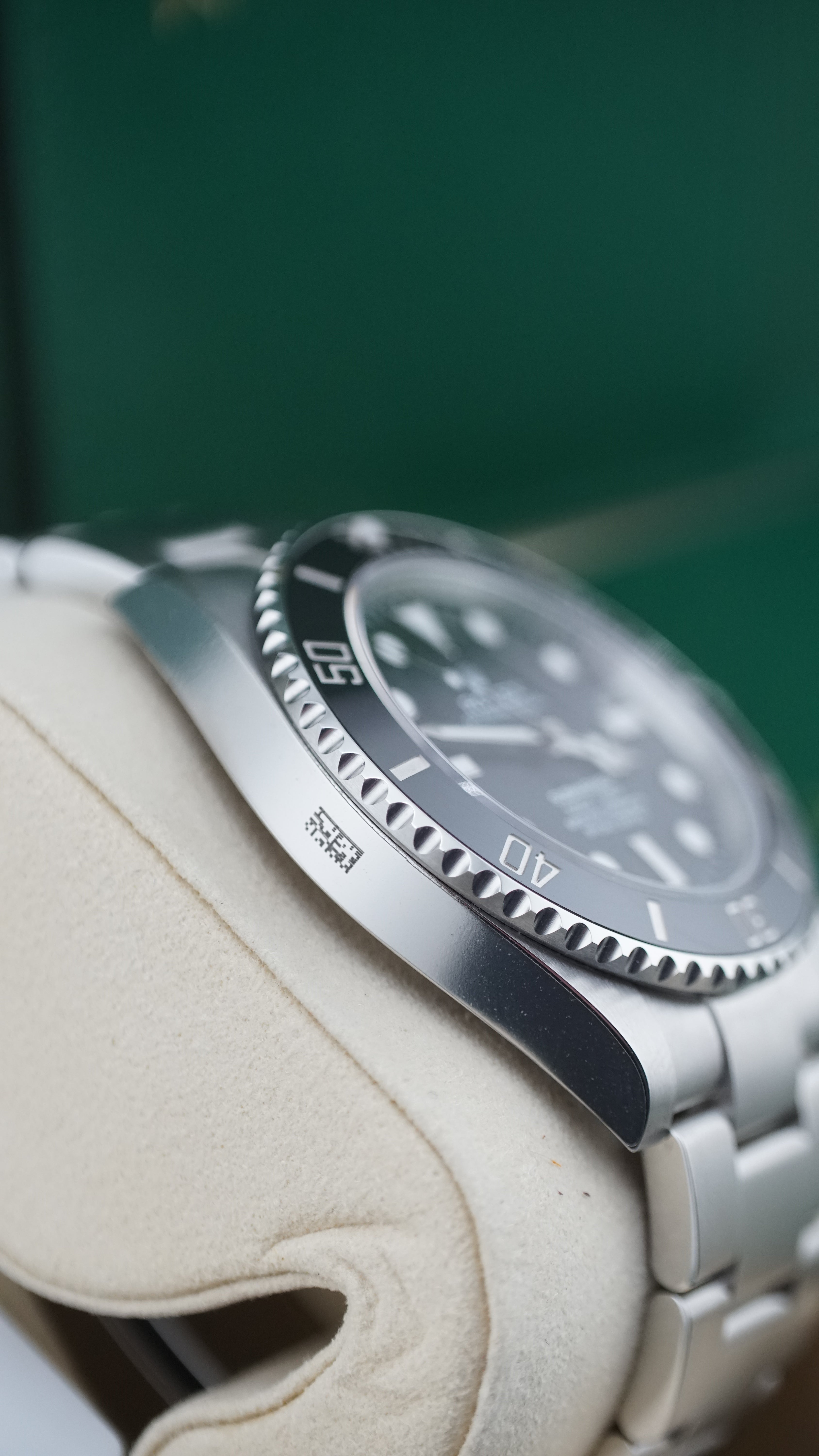 Rolex Submariner No-date 124060 (2025 FULL STICKERS NEW BOX & PAPERS)