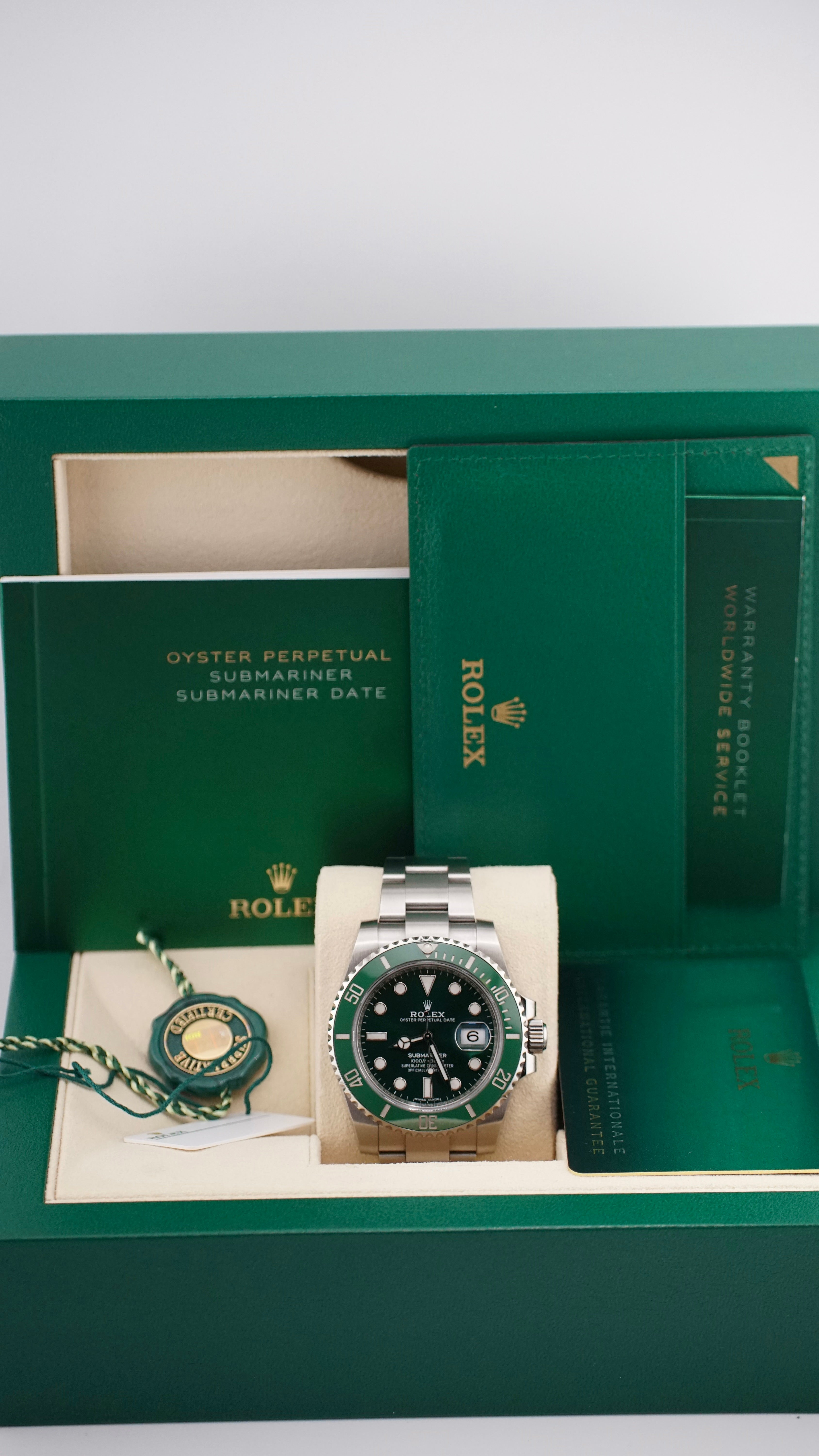 Rolex Submariner 116610LV "HULK" (2020 NEW CARD BOX & PAPERS)