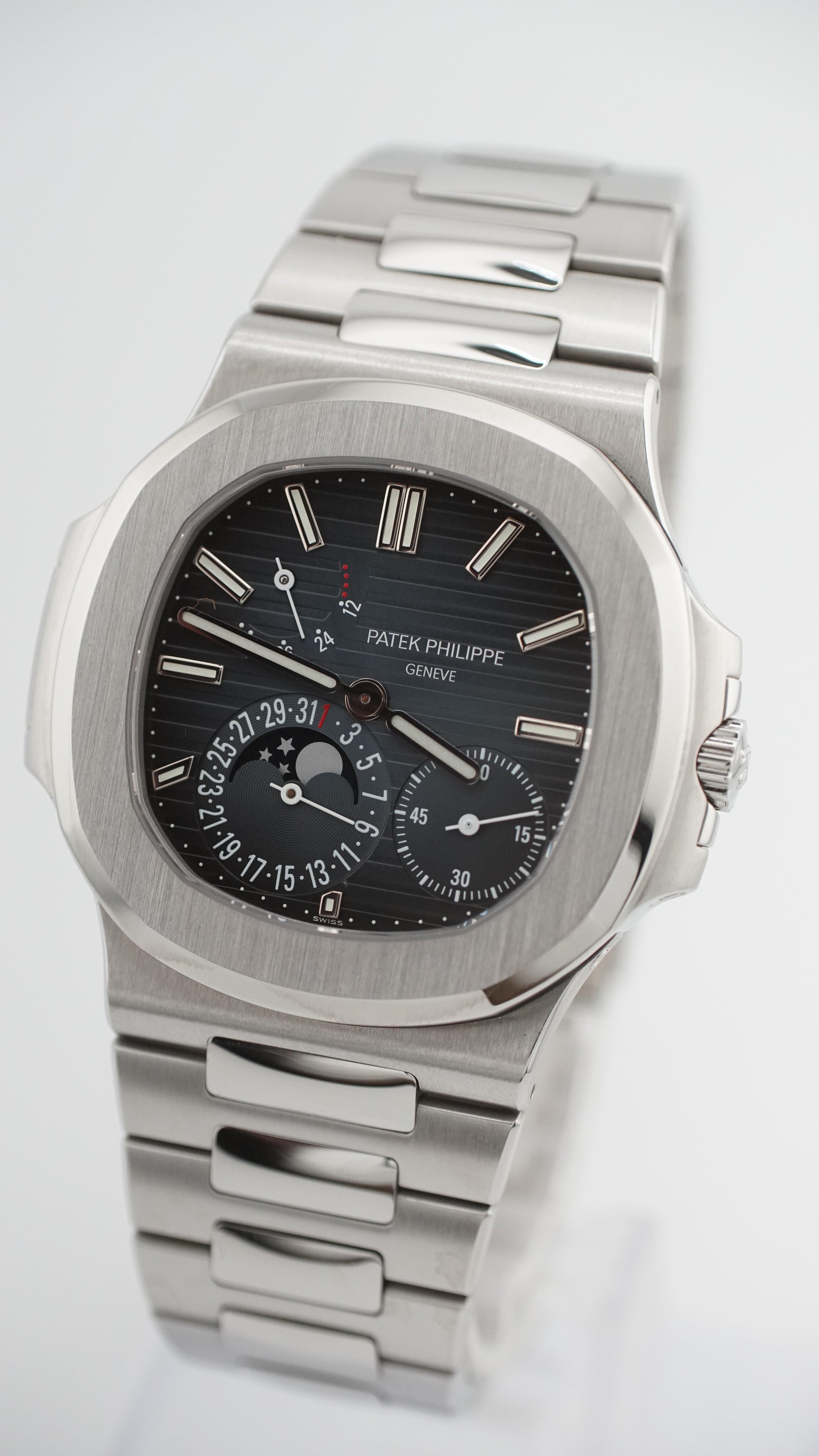 Patek Philippe Nautilus 5712 (Box & Papers) – HorologyXchange