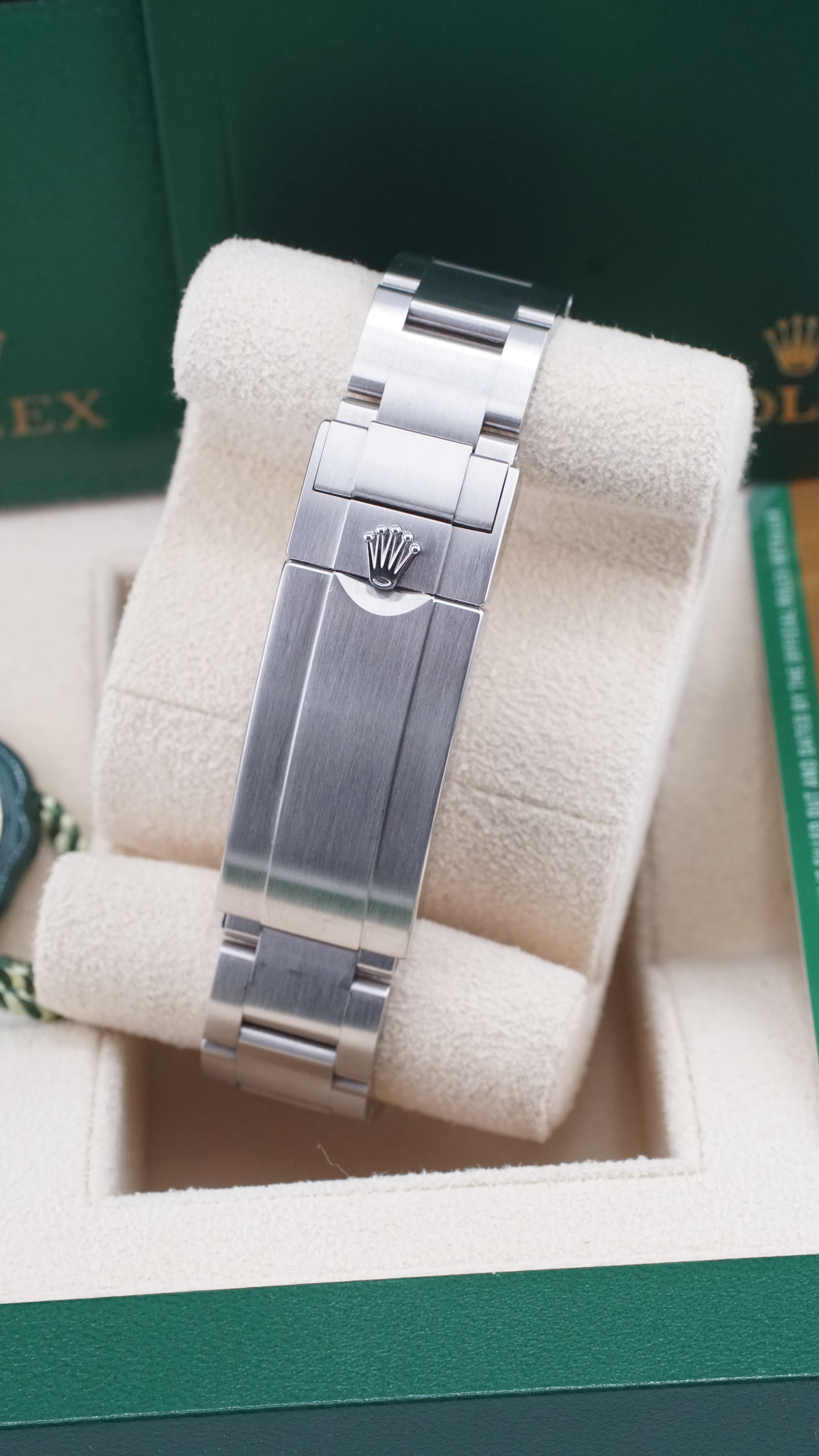 Rolex Submariner "HULK" 116610LV (2016 Box & Papers)