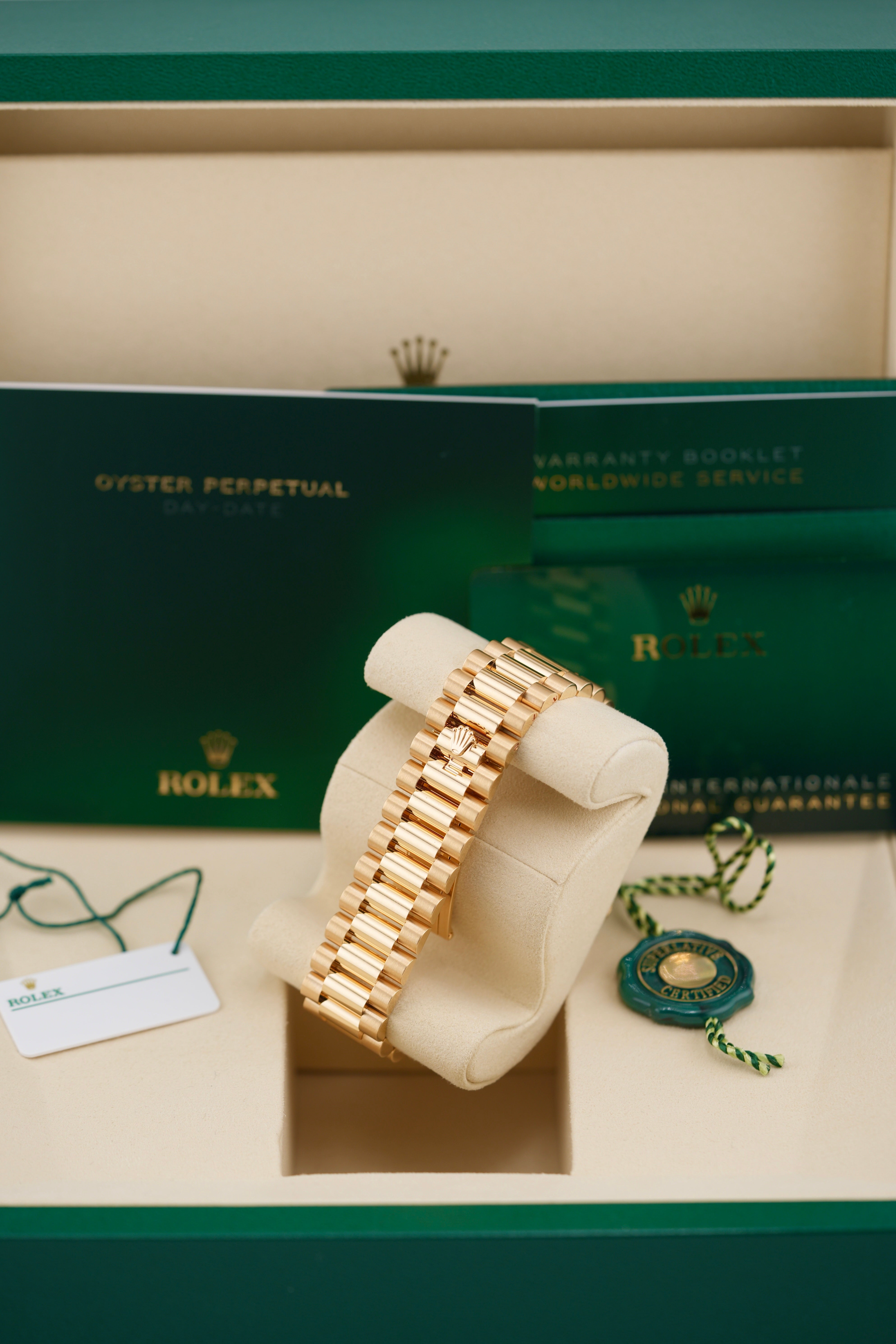 Rolex Day-date 40MM 228238 "Money Green" (2026 Box & Papers)