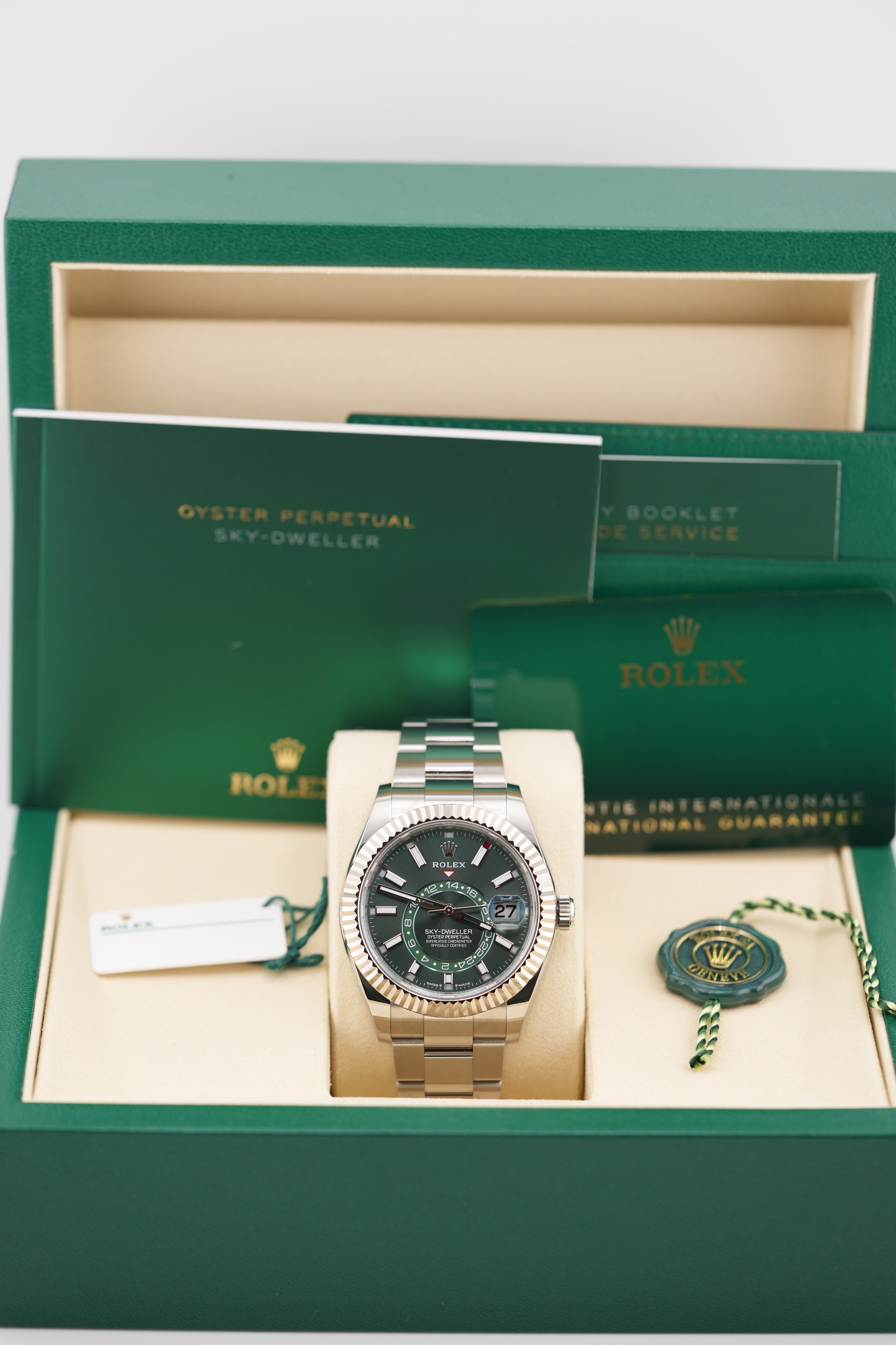 Rolex Skydweller 336934 "Mint Green" (2026 Box & Papers)