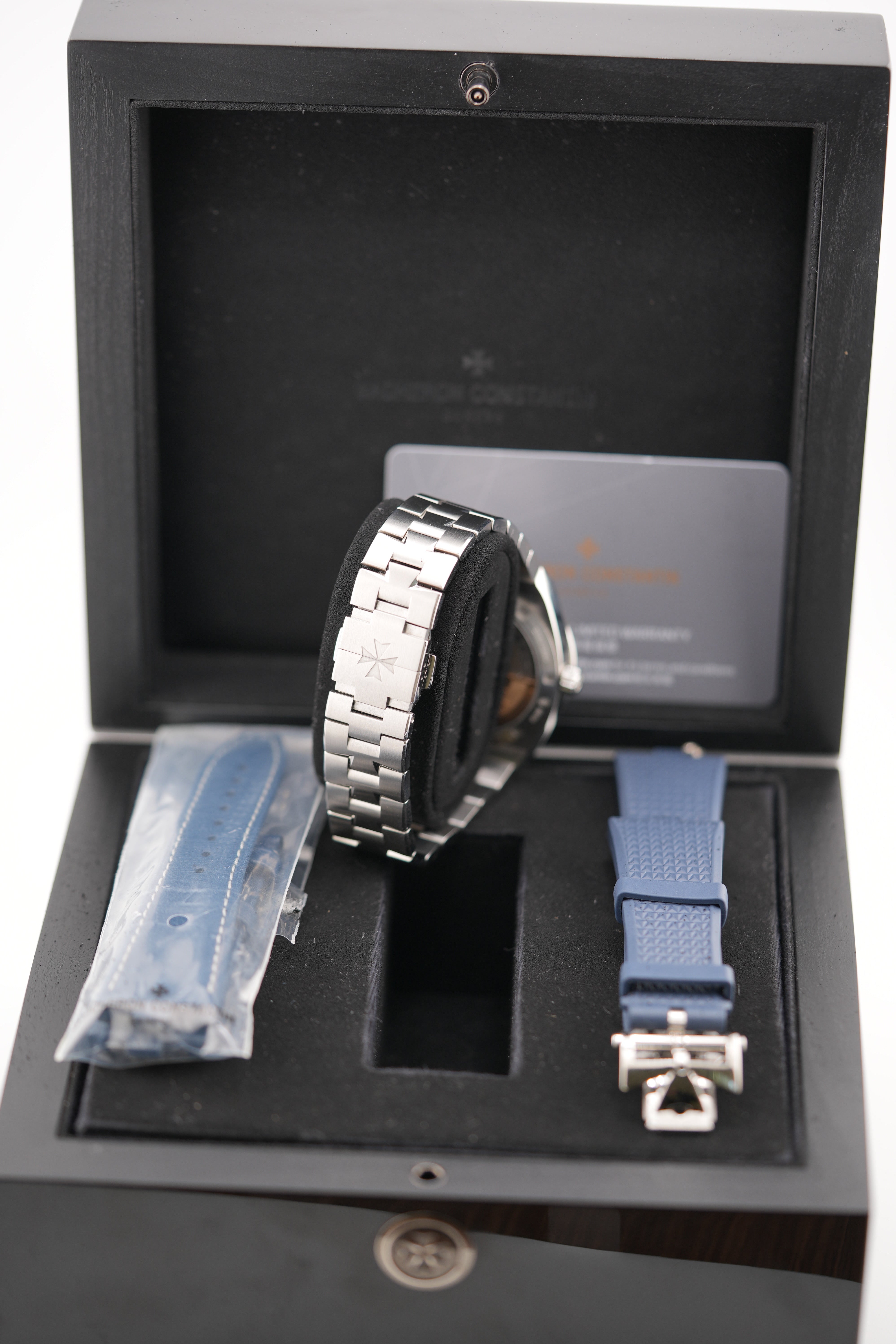 Vacheron Constantin Overseas 4520V "Blue" (2024 Box & Papers)