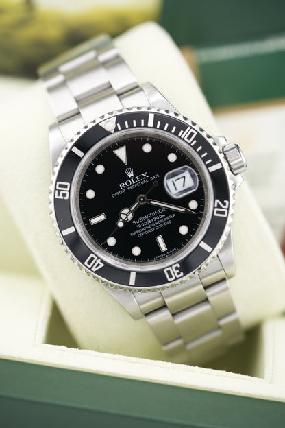 Rolex Submariner 16610LN "Engraved Rehaut" (2010 Box & Papers)