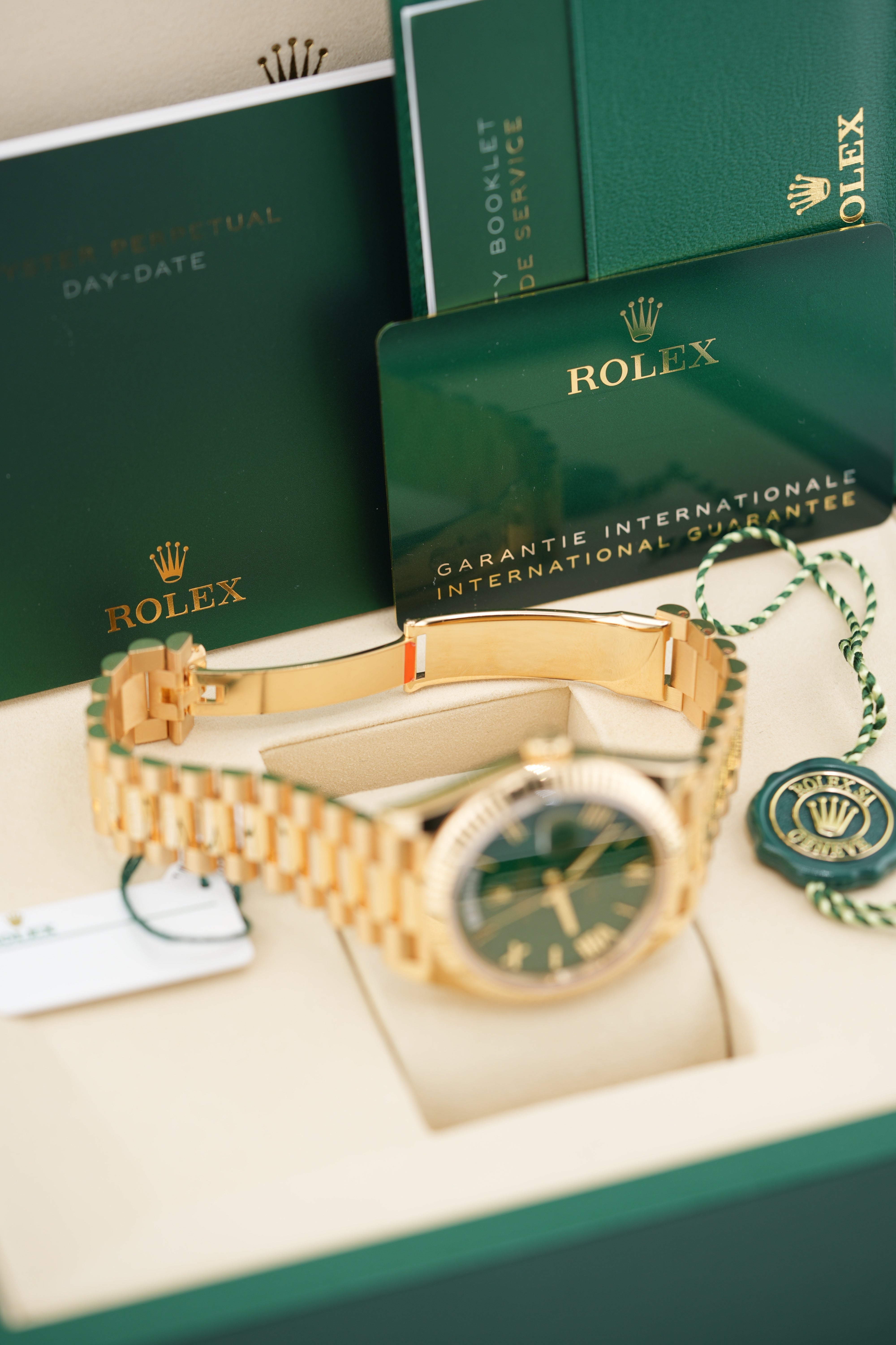 Rolex Day-date 40MM 228238 "Money Green" (2025 Box & Papers)