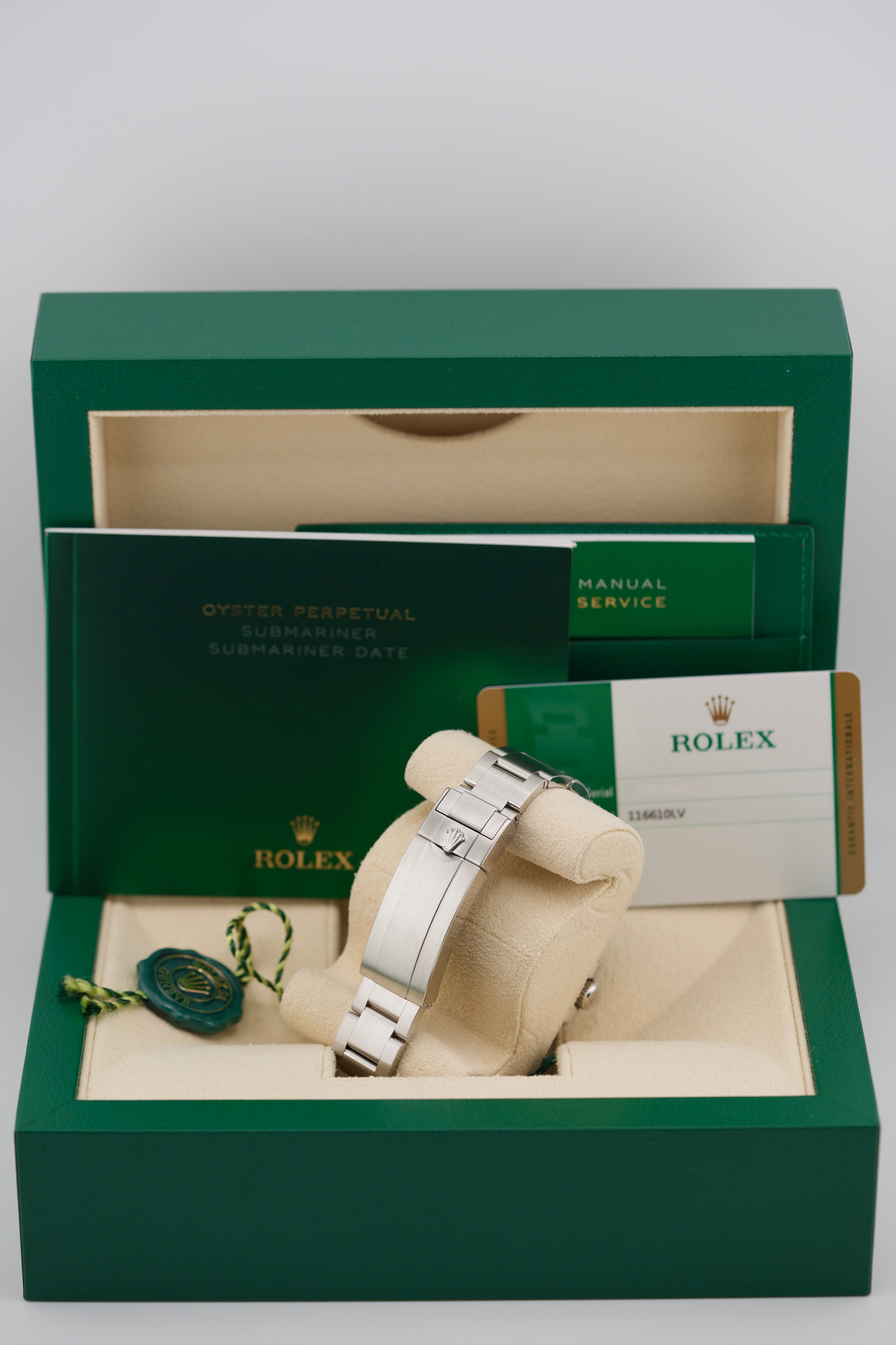 Rolex Submariner 116610LV "Hulk" (2017 Box & Papers)