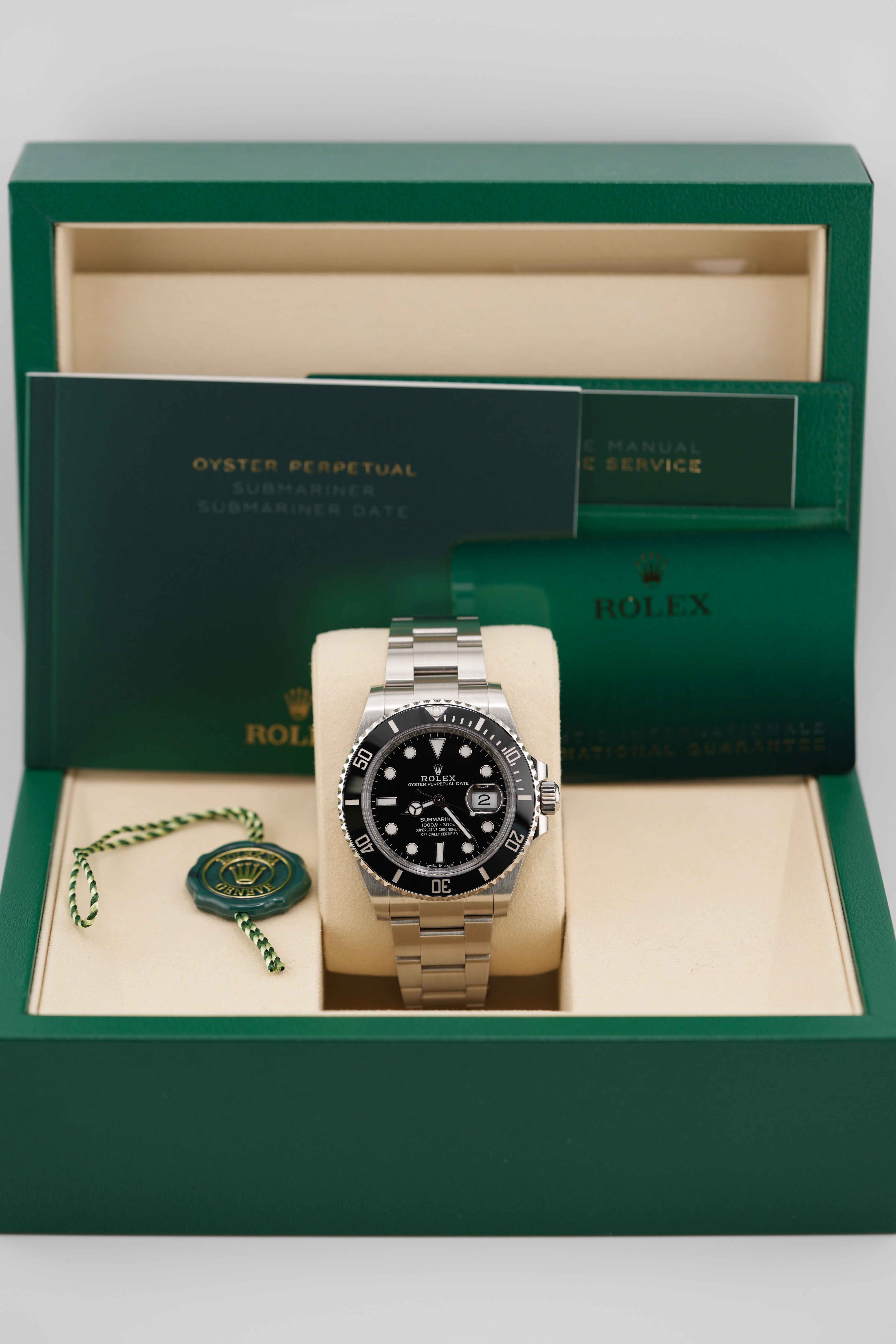 Rolex Submariner 126610LN (2025 UNWORN Box & Papers)
