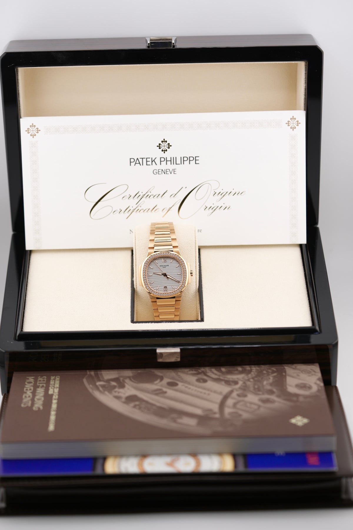 Patek Philippe Ladies Nautilus 7118/1200R-001 (2025 Box & Papers)