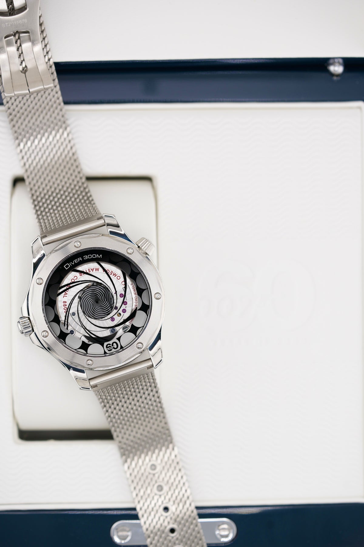 Omega sea-master "James Bond 60th Anniversary" (2023 Box & Papers)