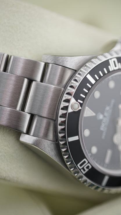Rolex Sea-Dweller 16600 (SERVICED) (2011 BOX & PAPERS)