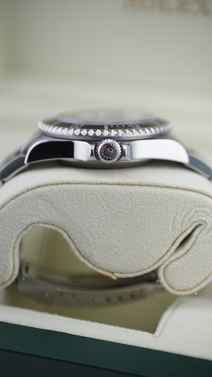 Rolex Sea-Dweller 16600 (SERVICED) (2011 BOX & PAPERS)