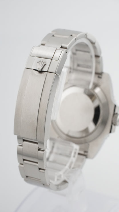 Rolex Submariner 116610LV "Hulk" (2016 Box & Papers)