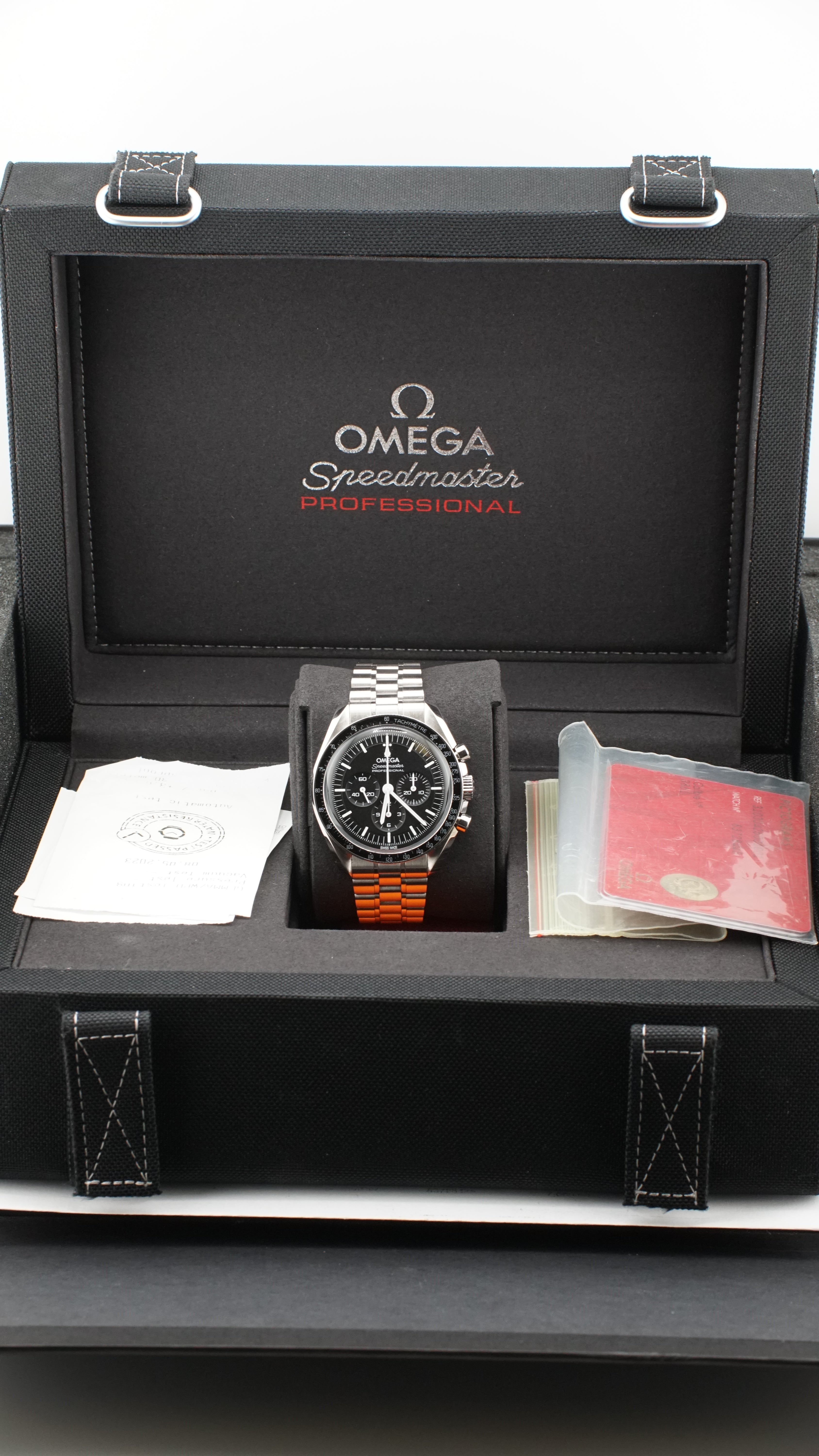Omega Speedmaster Moonwatch (2023 Box & Papers)