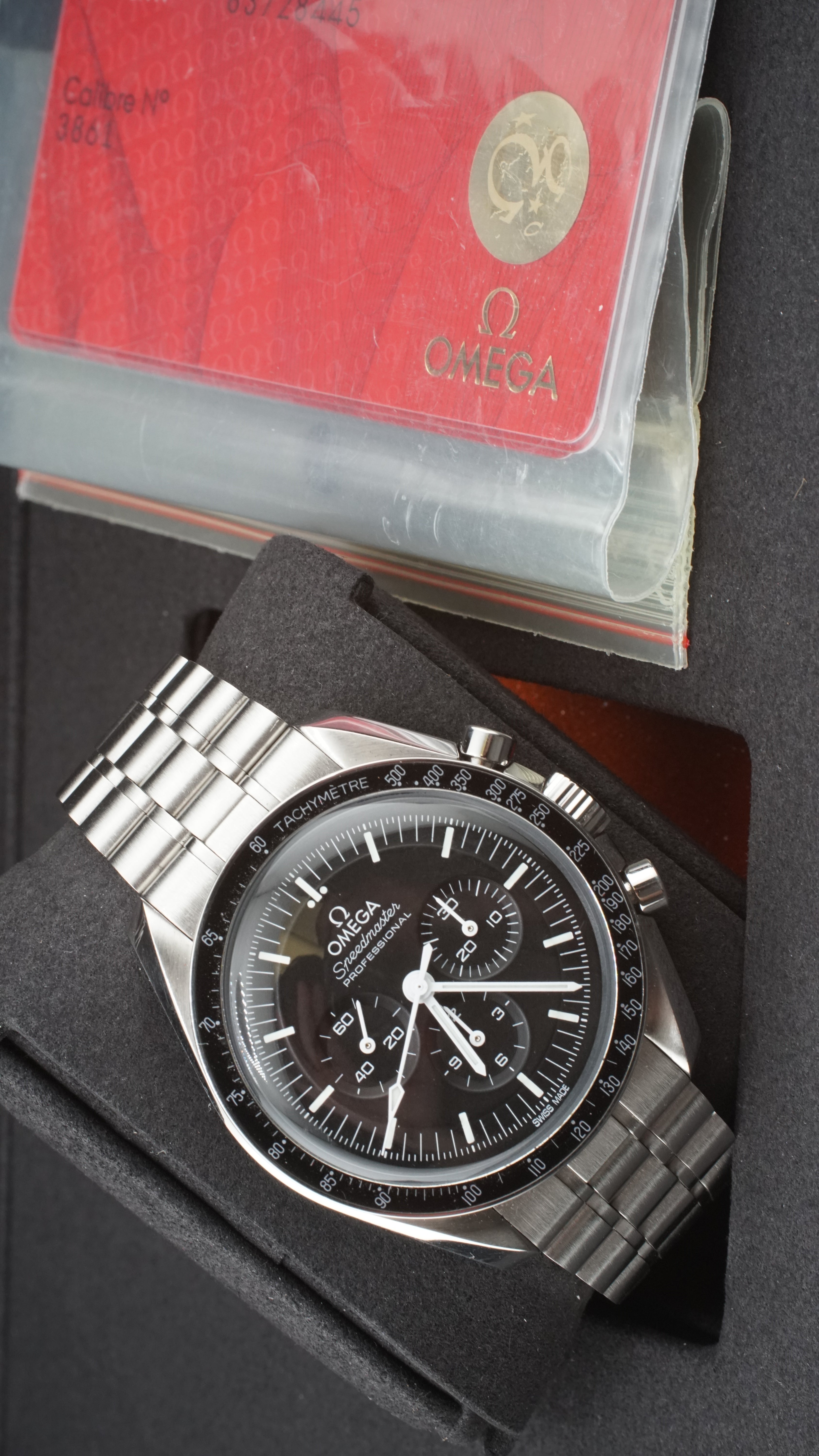 Omega Speedmaster Moonwatch (2023 Box & Papers)