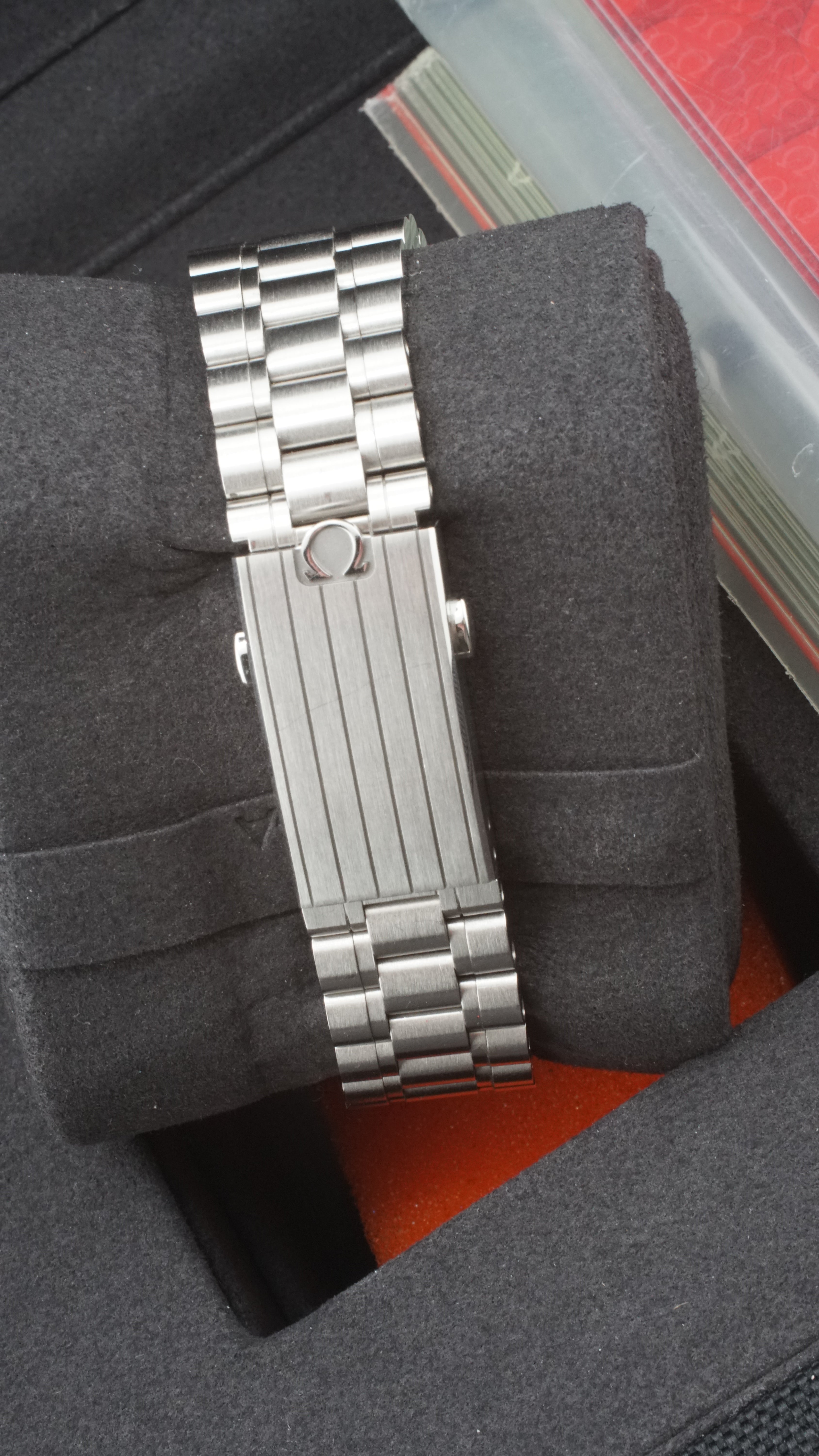 Omega Speedmaster Moonwatch (2023 Box & Papers)
